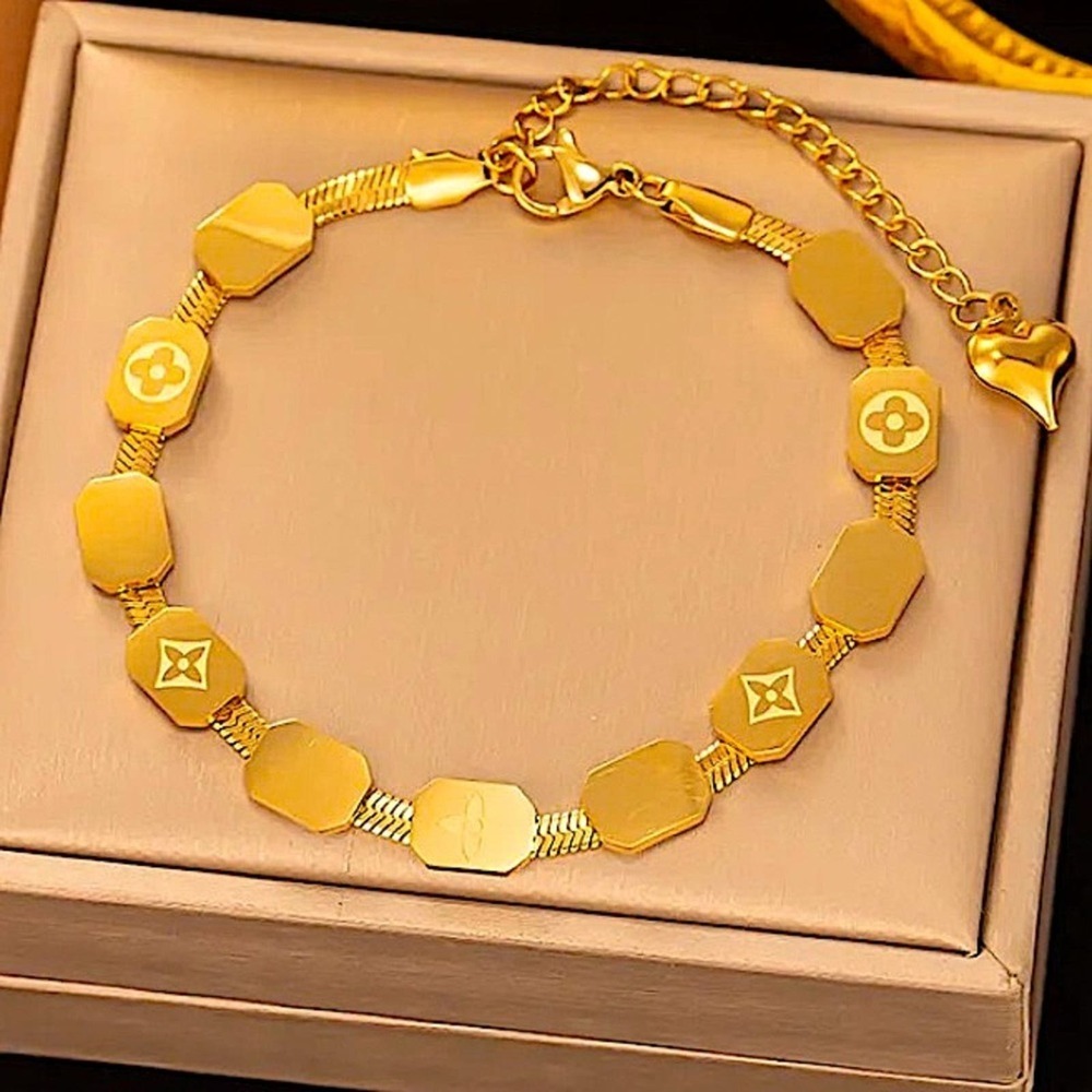 Gold Four Leaf Clover Luxury Bracelet Plate Engraved